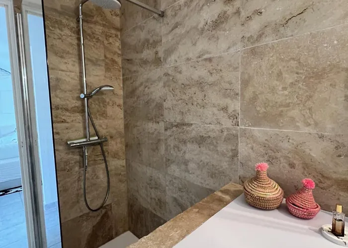 Дом отдыха Superbe Maison Avec Piscine Монтичелло